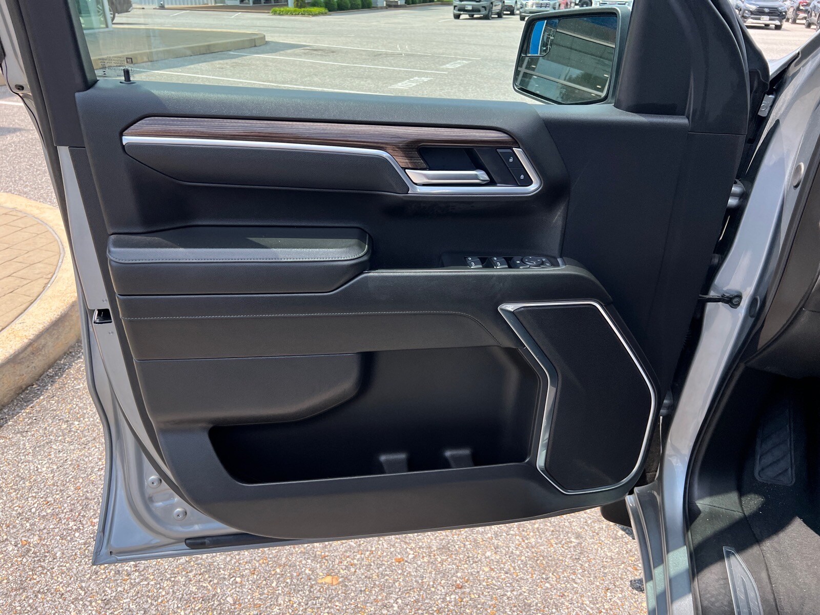 2025 Chevrolet Silverado 1500 LT - Photo 10