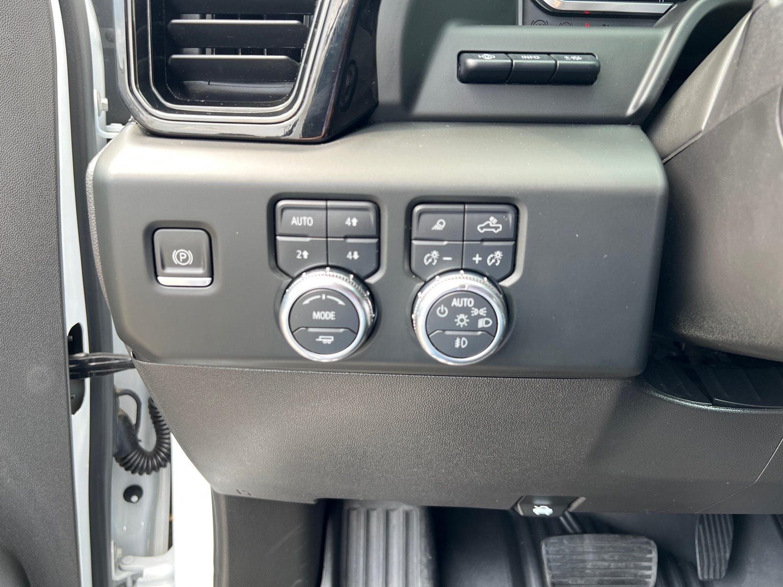 2023 GMC Sierra 1500 AT4X - Photo 18