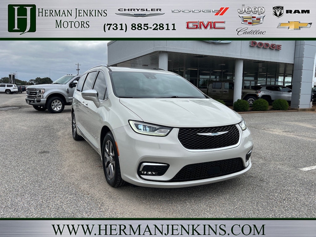 Used 2021 Chrysler Pacifica Hybrid Pinnacle Minivan