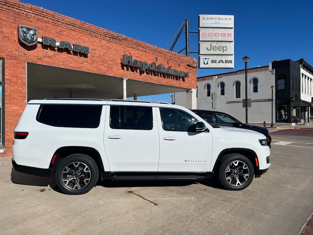Used 2024 Jeep Wagoneer L Series III Series III 4x4