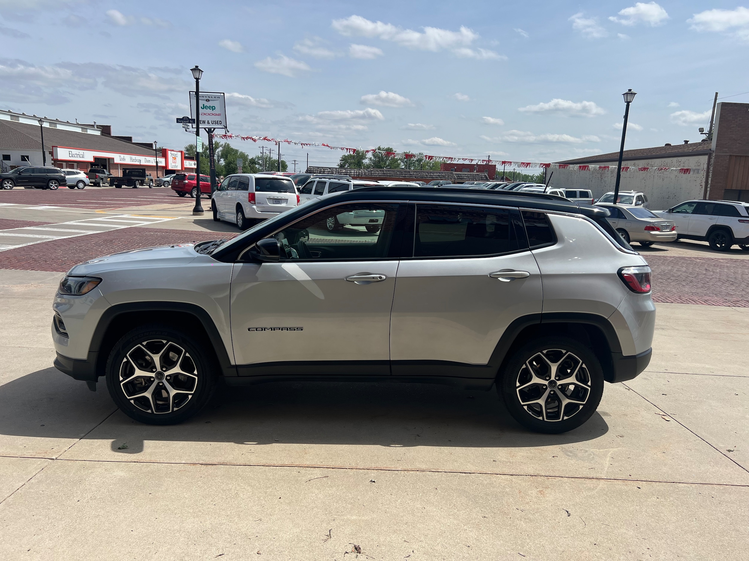 2025 Jeep Compass Limited - Photo 8