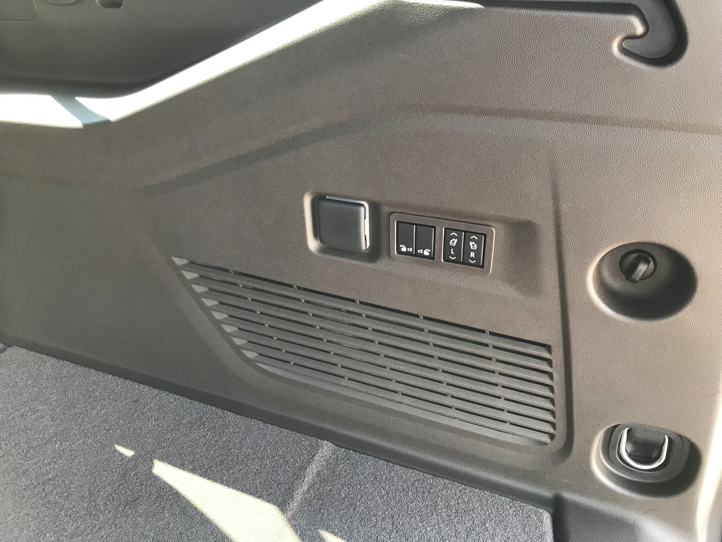 2026 GMC Yukon XL Elevation - Photo 10