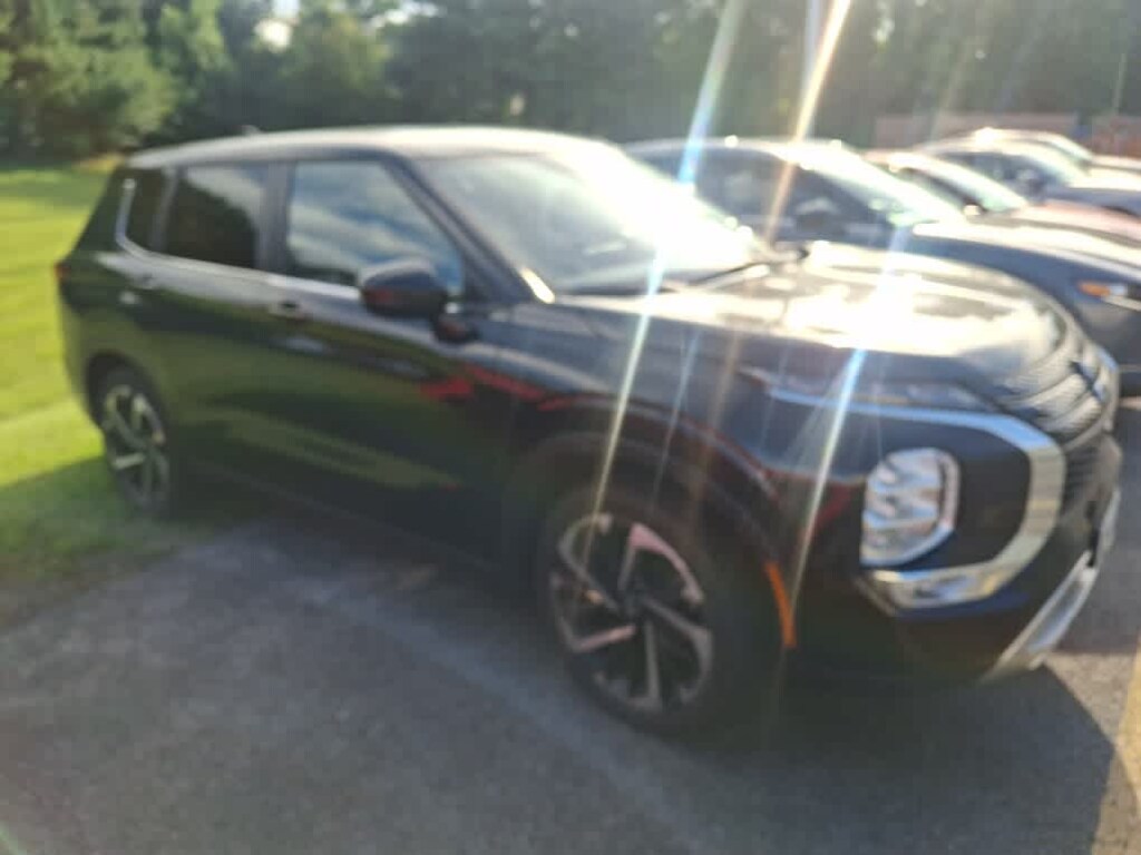 Used 2024 Mitsubishi Outlander SE SUV