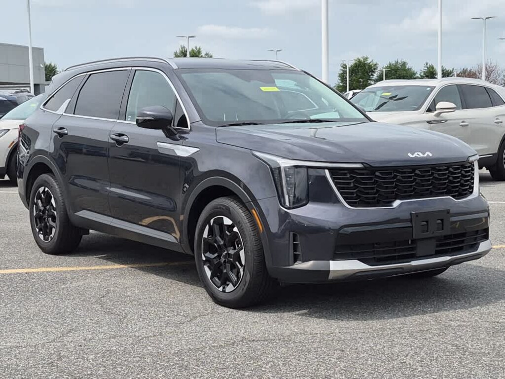Used 2025 Kia Sorento S SUV