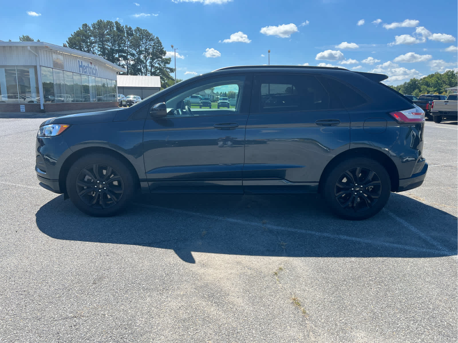 Used 2024 Ford Edge SE SUV