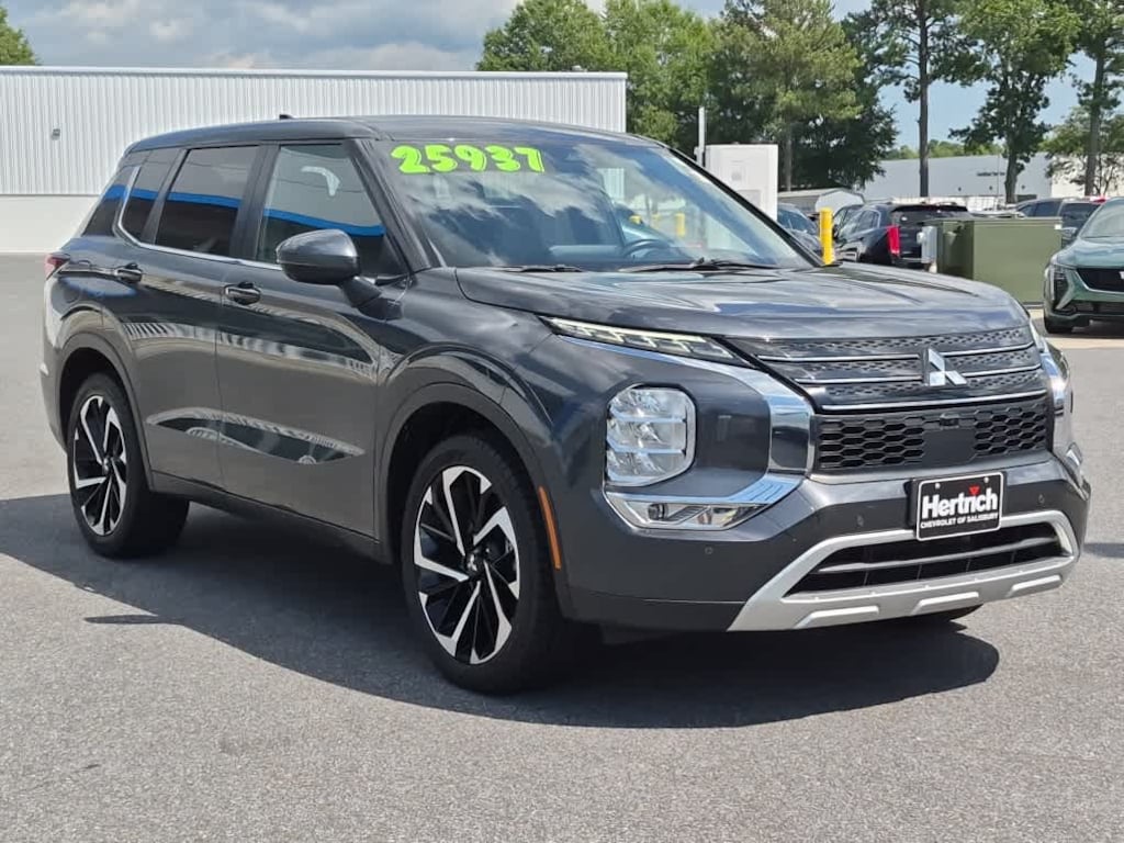Used 2024 Mitsubishi Outlander SE