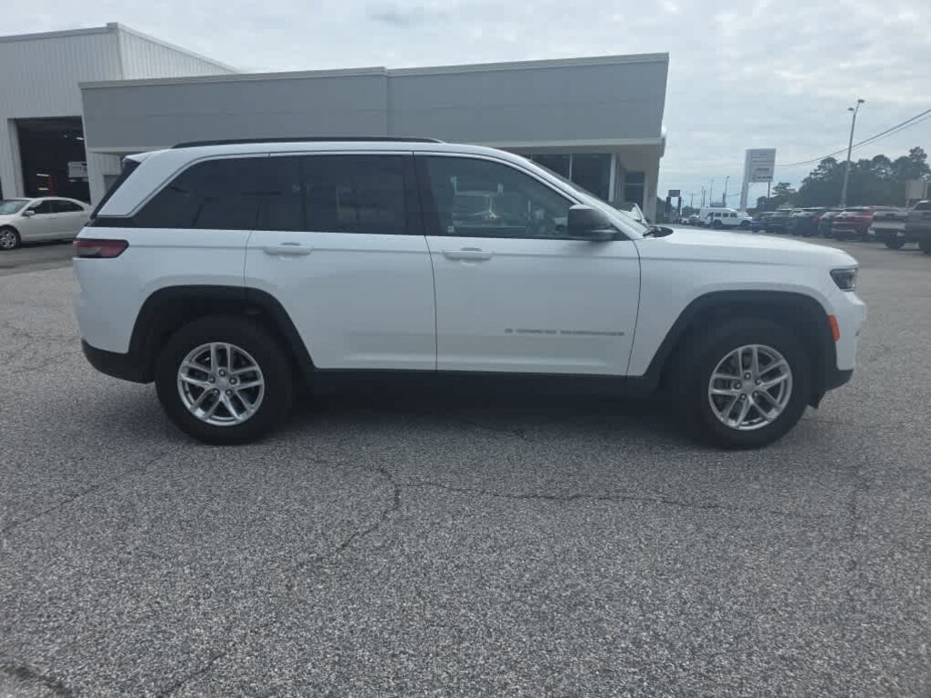 Used 2025 Jeep Grand Cherokee Laredo SUV