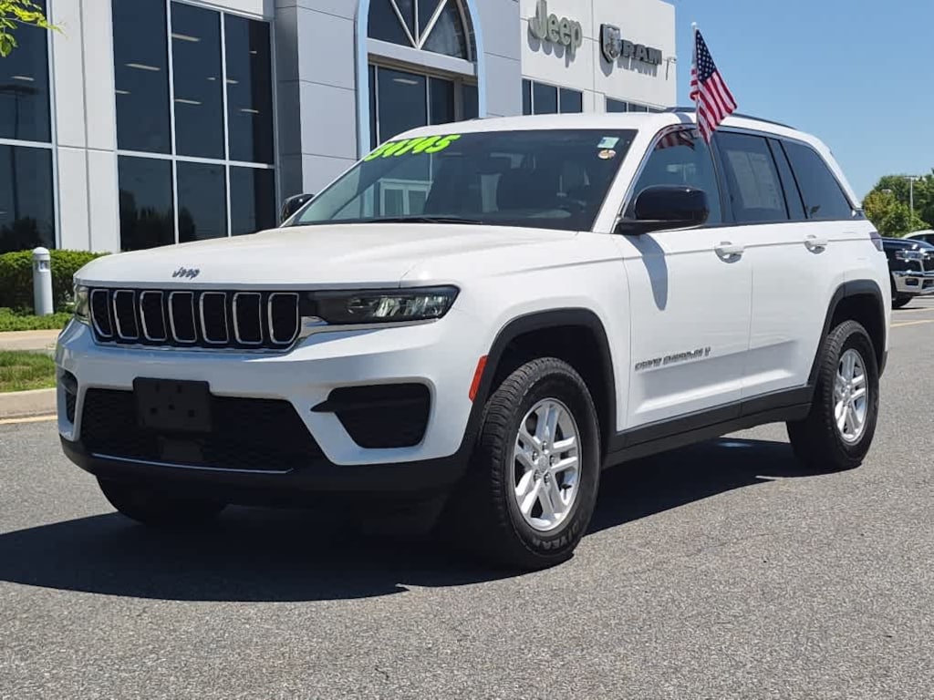 Used 2023 Jeep Grand Cherokee Laredo SUV
