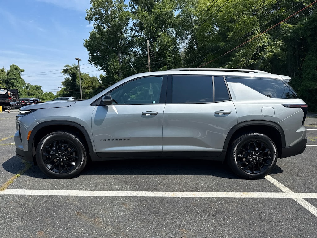 Used 2026 Chevrolet Traverse LT SUV