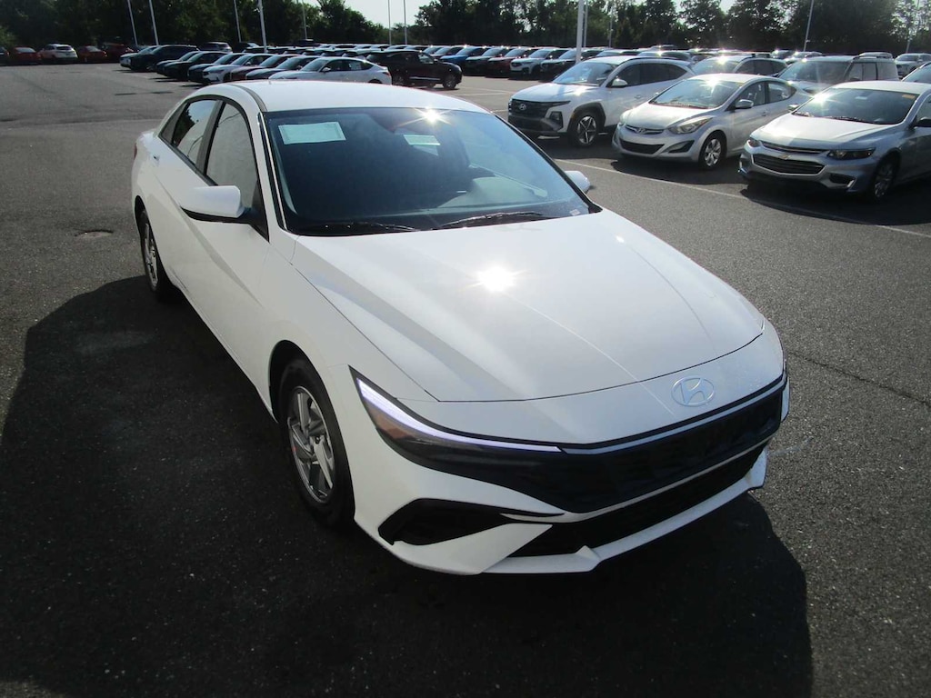 New 2026 Hyundai Elantra SE SULEV SDN IVT Sedan