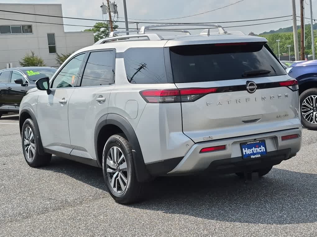 Used 2024 Nissan Pathfinder SL SUV
