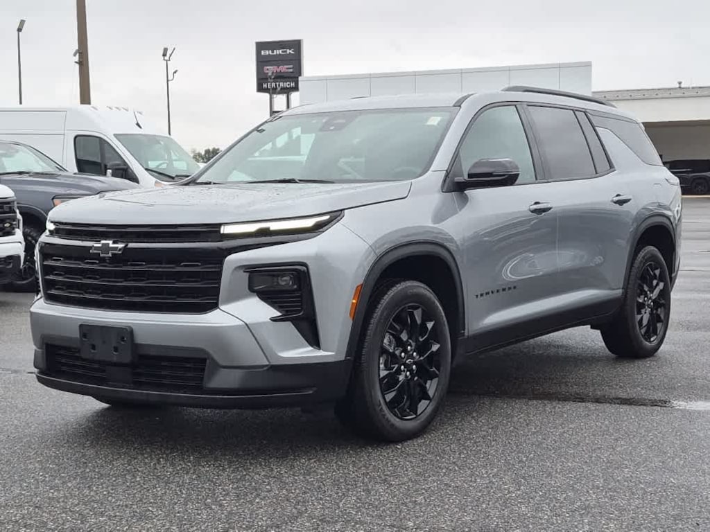 Used 2025 Chevrolet Traverse LT SUV