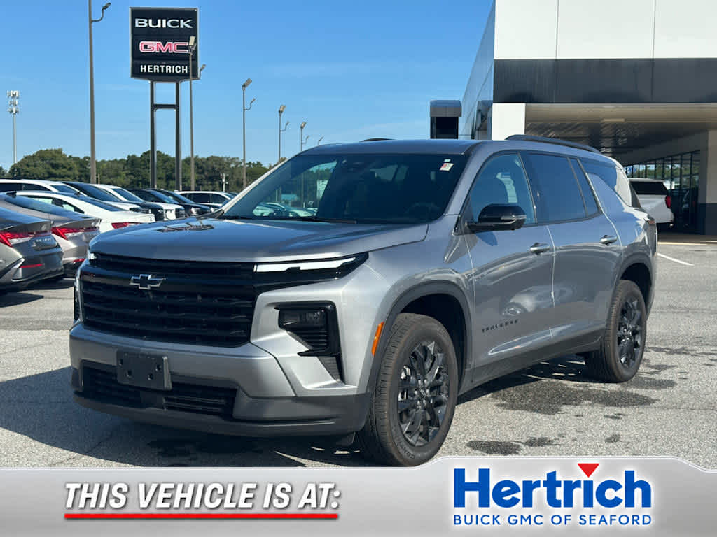 Used 2025 Chevrolet Traverse LT SUV