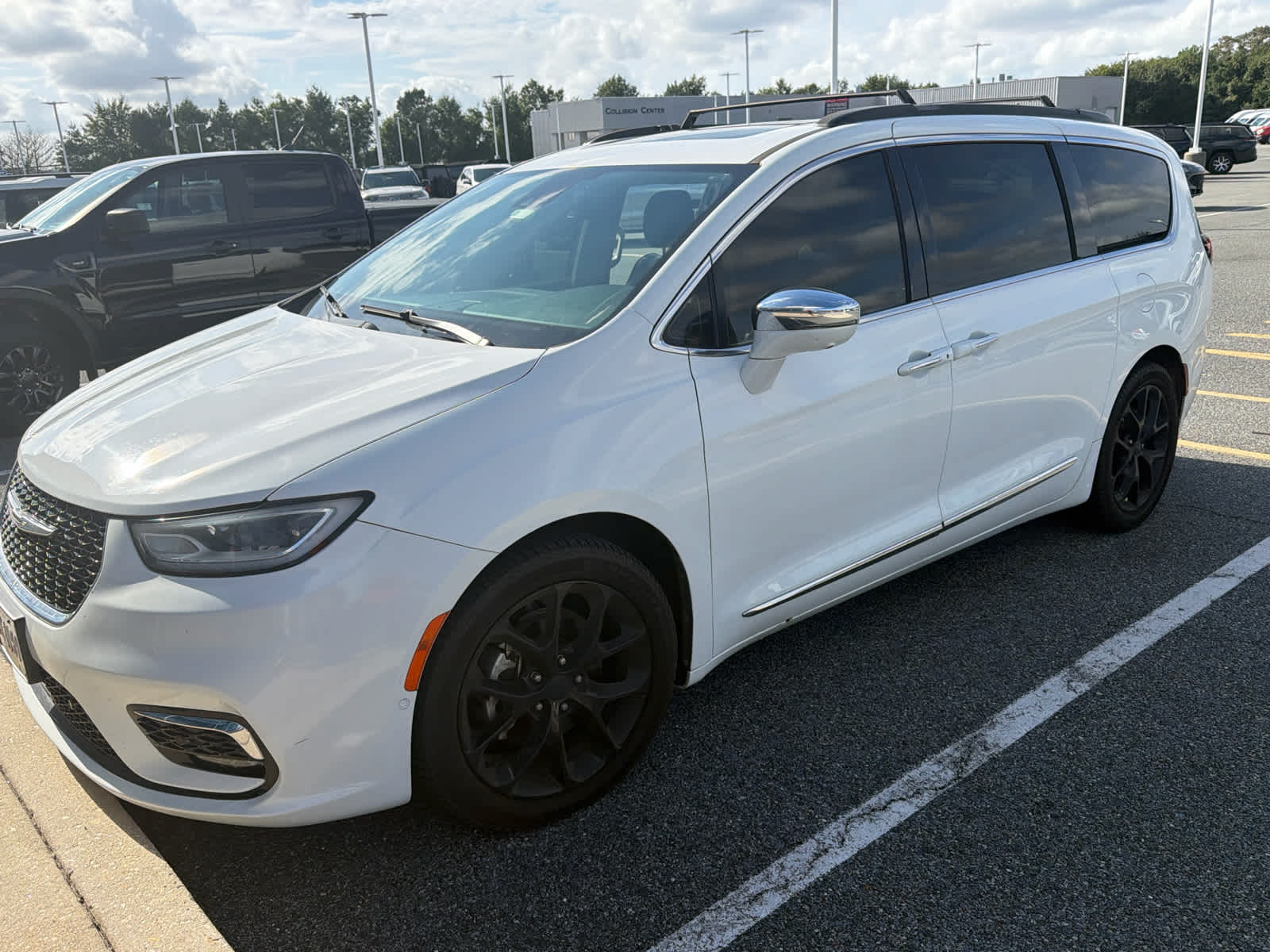 Used 2022 Chrysler Pacifica Limited Van Passenger Van