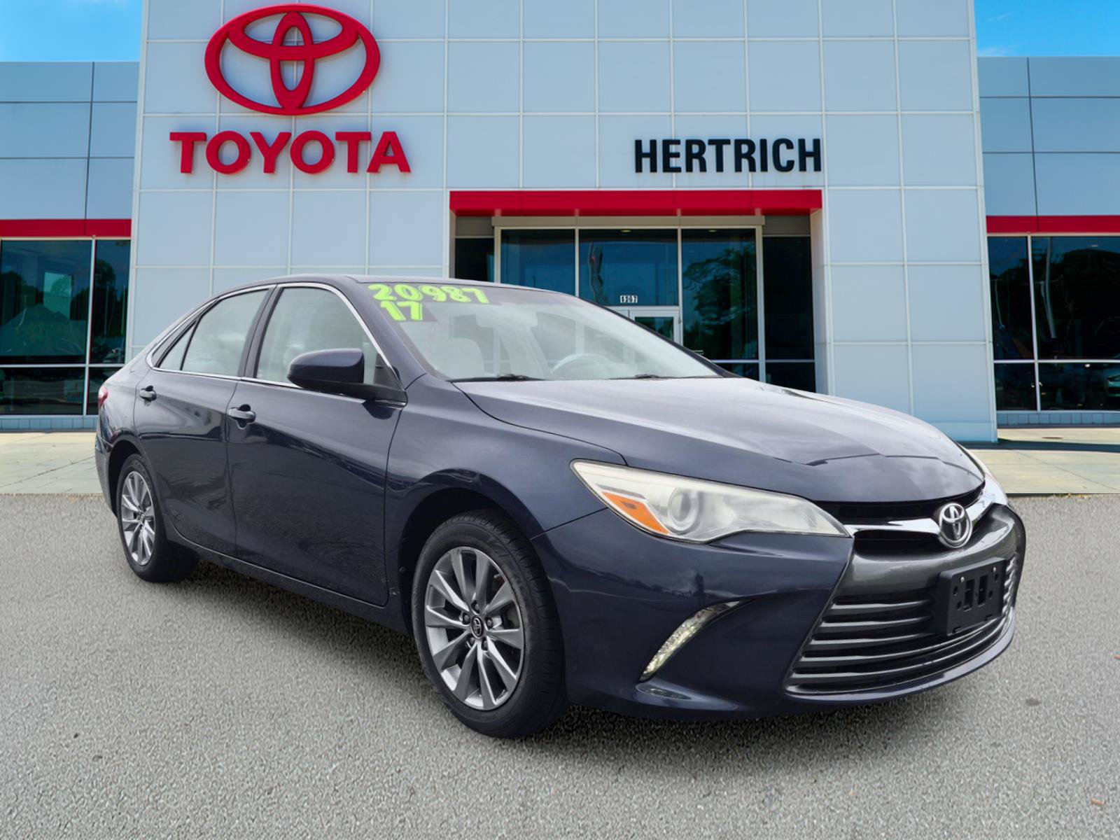 Used 2017 Toyota Camry XLE Sedan