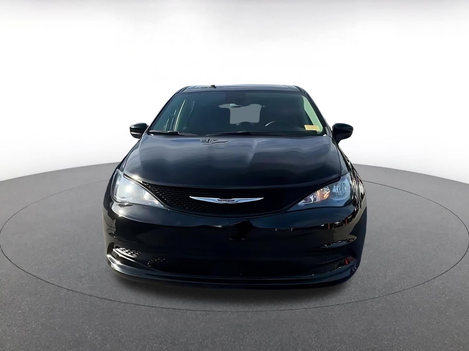 Thumbnail: 2024 Chrysler Voyager - 4