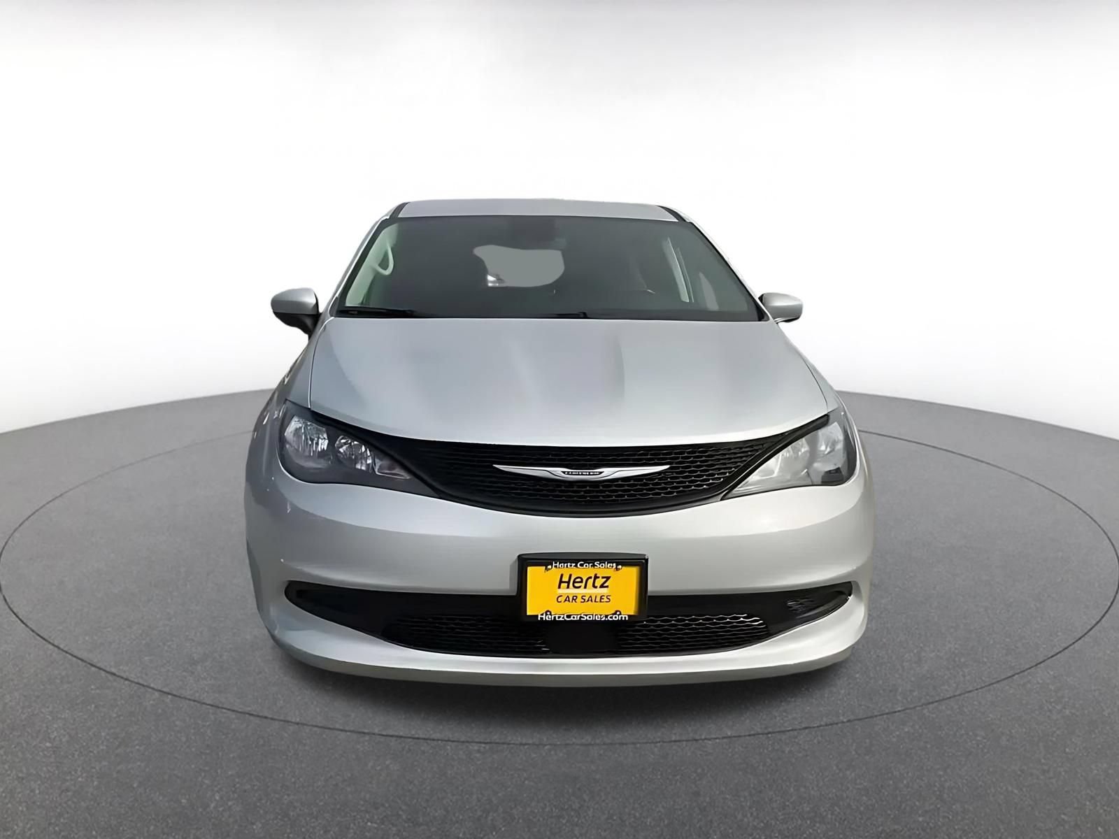 Thumbnail: 2023 Chrysler Voyager - 4