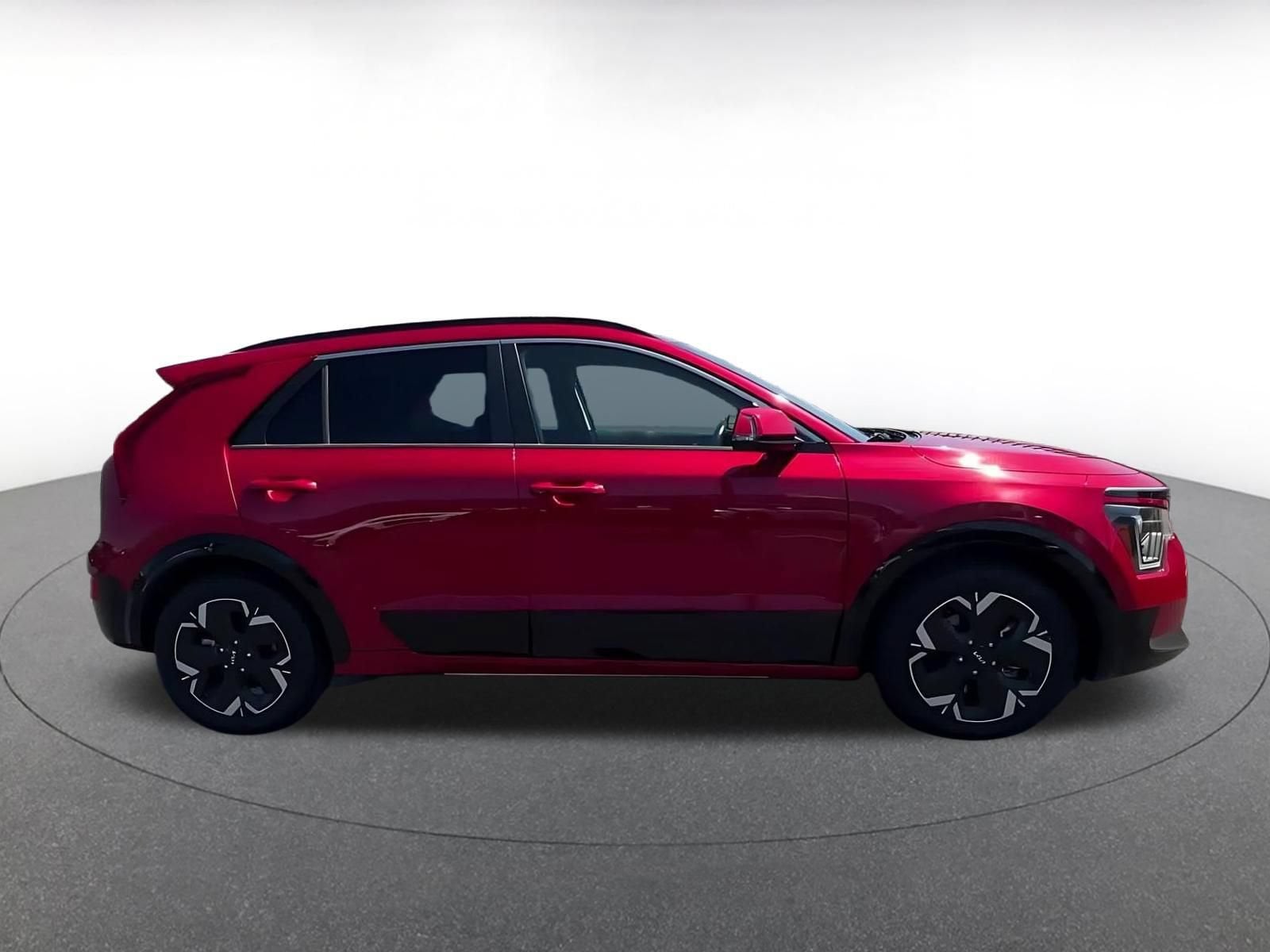 Thumbnail: 2023 Kia Niro - 15