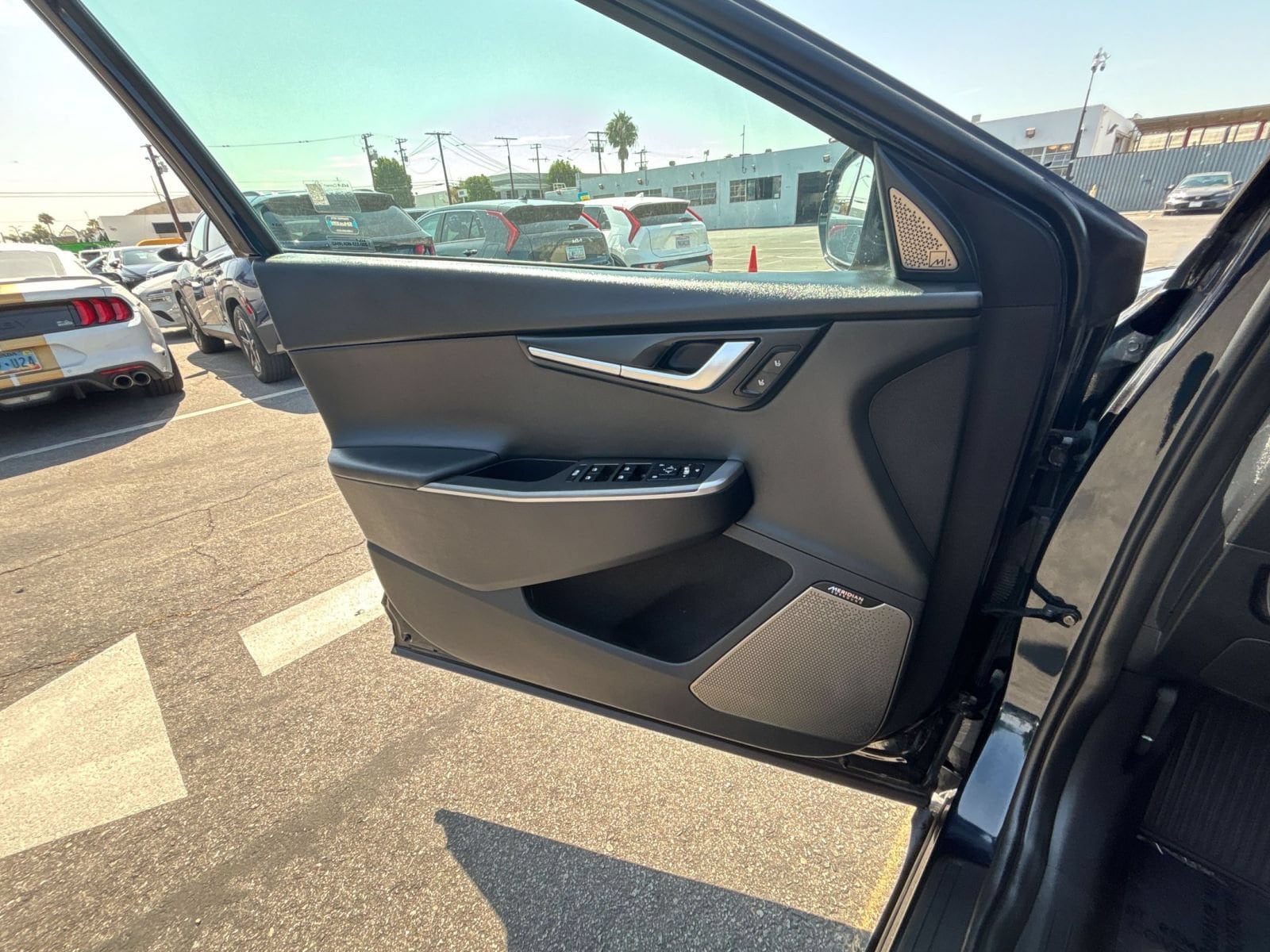 Thumbnail: 2023 Kia EV6 - 16