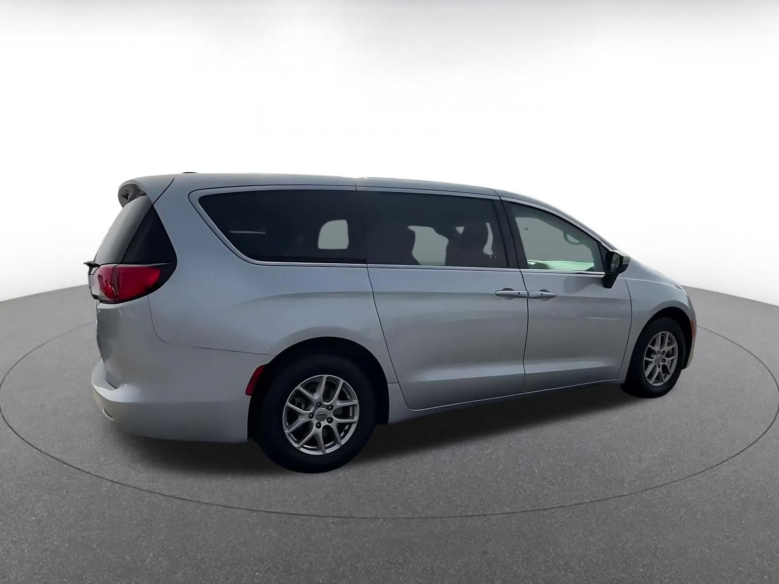 Thumbnail: 2023 Chrysler Voyager - 13