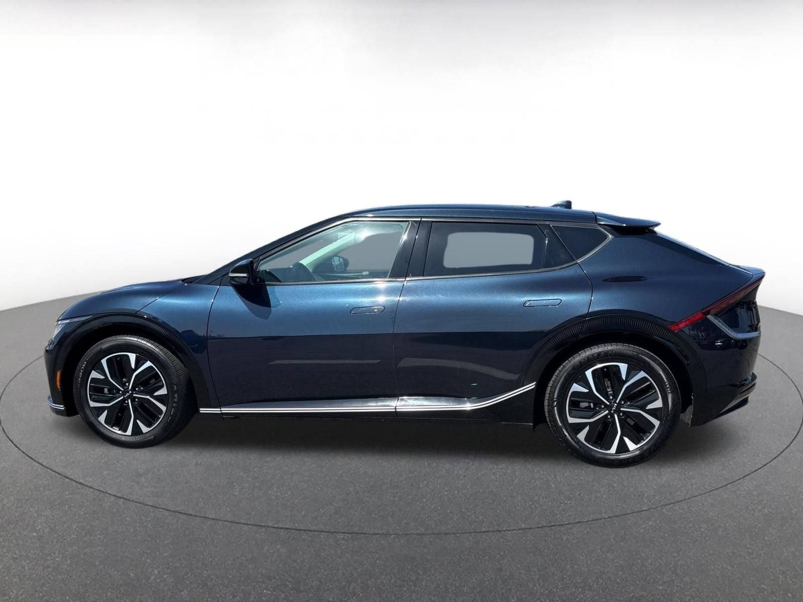 Thumbnail: 2023 Kia EV6 - 3