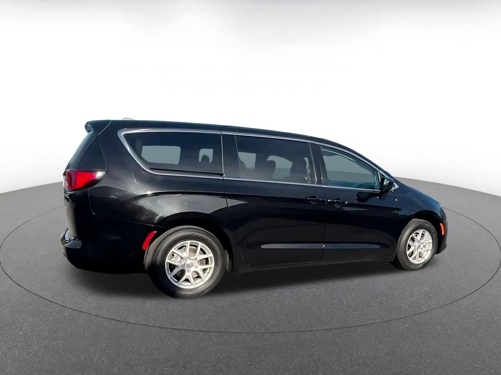 Thumbnail: 2024 Chrysler Voyager - 14