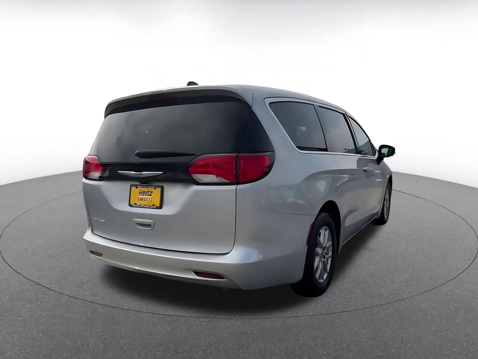 Thumbnail: 2023 Chrysler Voyager - 14