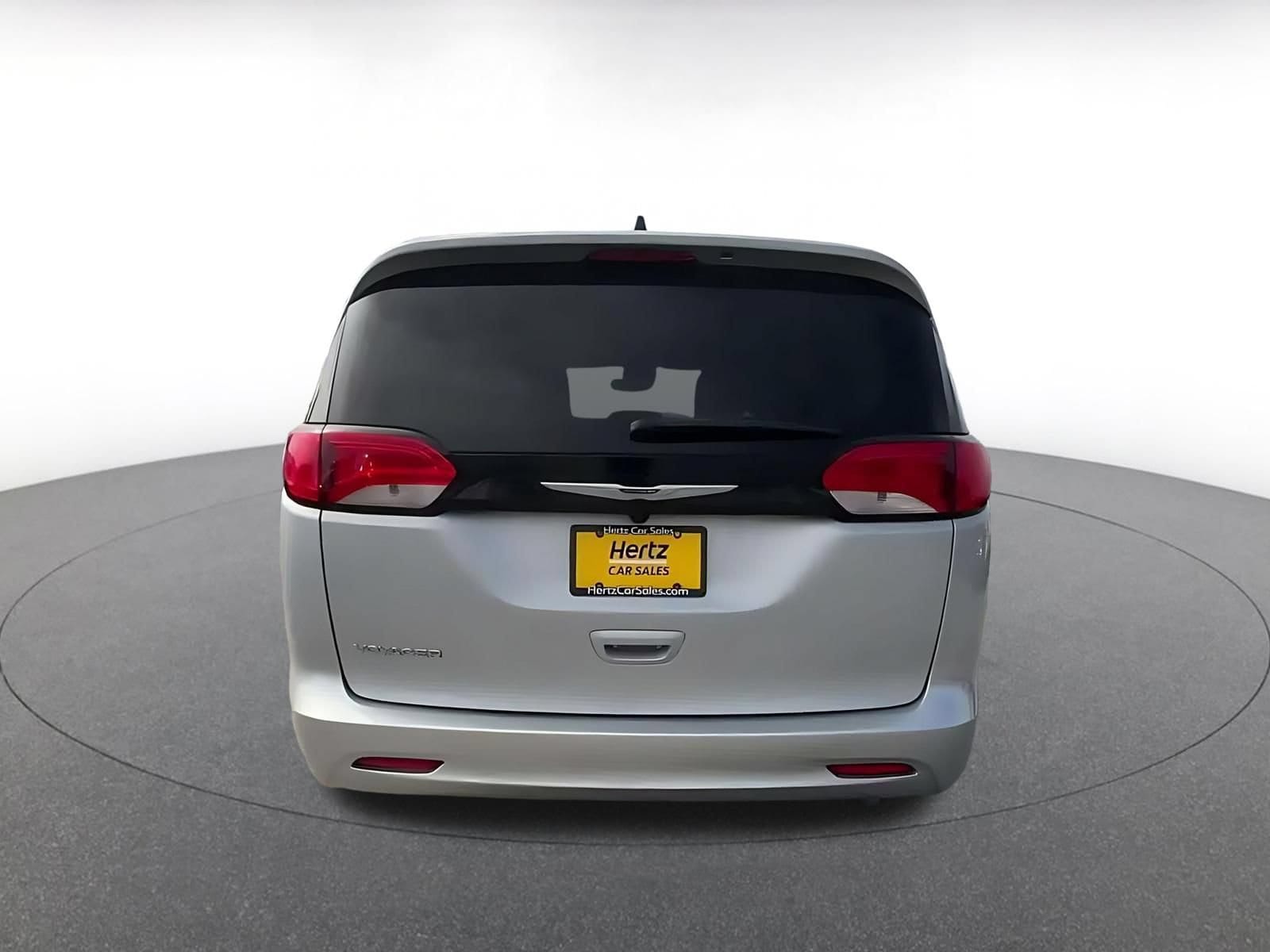 Thumbnail: 2023 Chrysler Voyager - 12