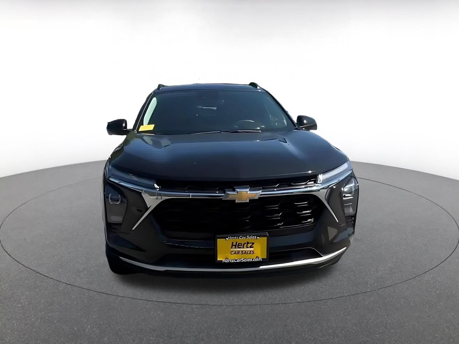 Thumbnail: 2025 Chevrolet Trax - 3