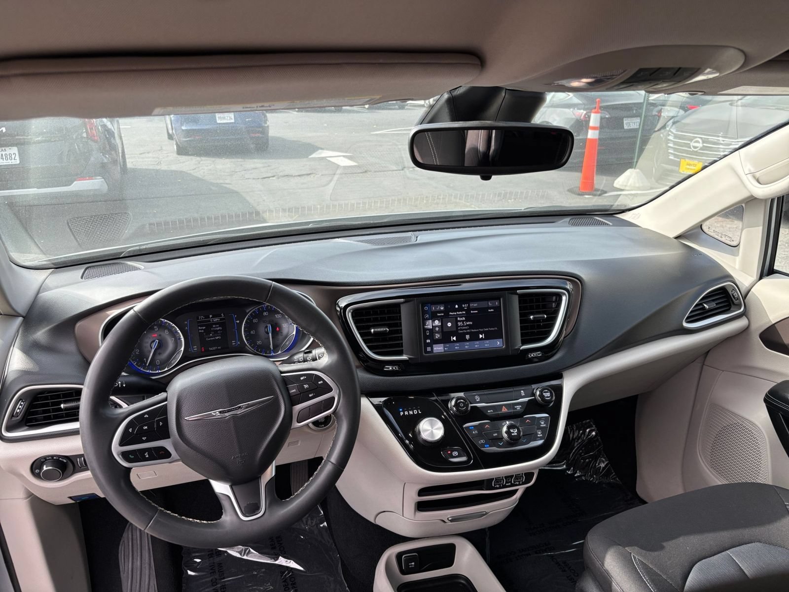 Thumbnail: 2023 Chrysler Voyager - 35