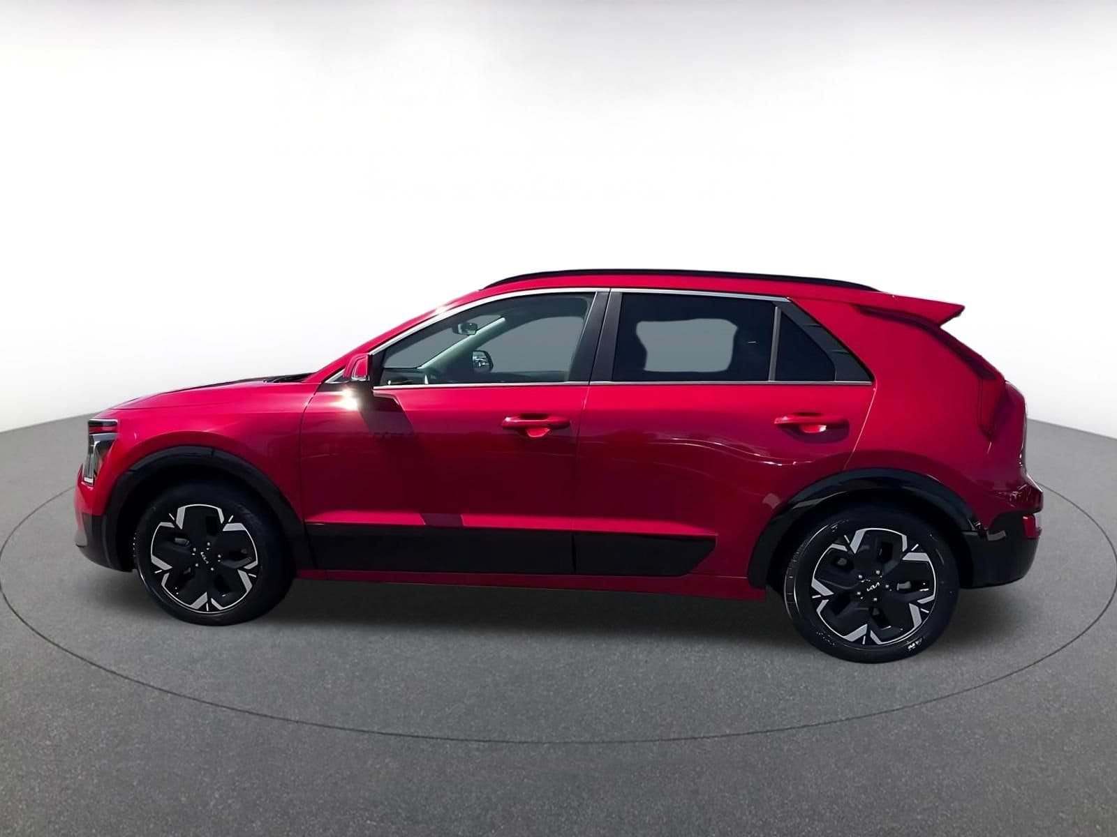 Thumbnail: 2023 Kia Niro - 8