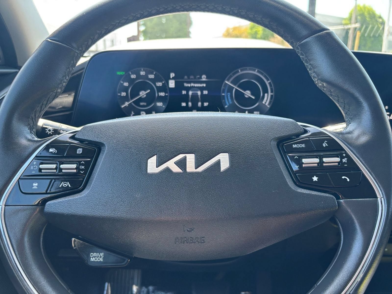 Thumbnail: 2023 Kia Niro - 33