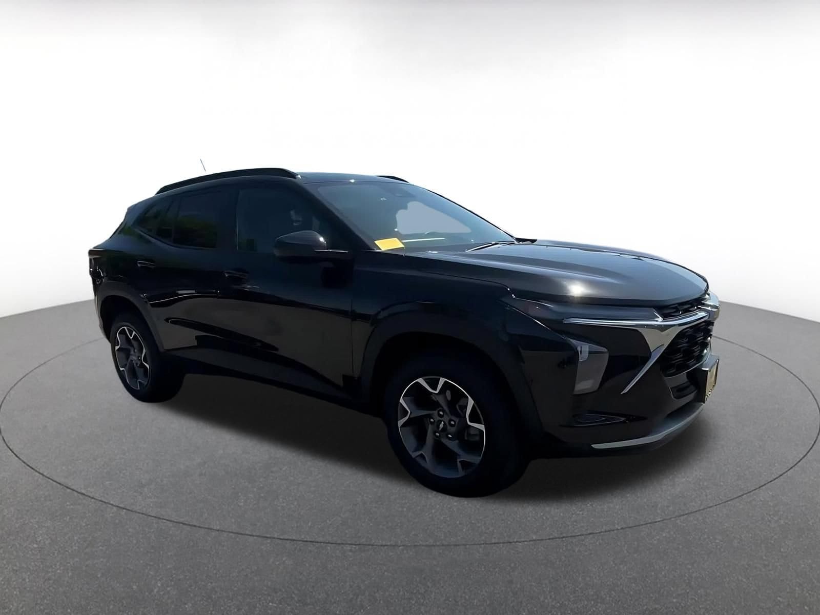 Thumbnail: 2025 Chevrolet Trax - 2
