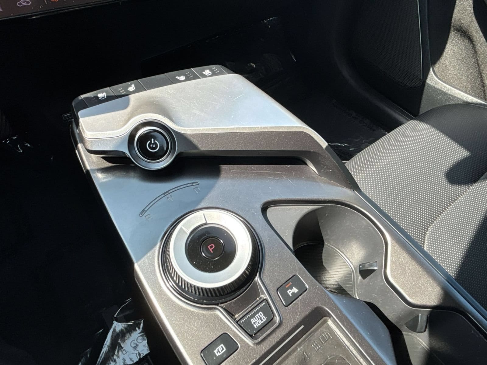 Thumbnail: 2023 Kia EV6 - 22