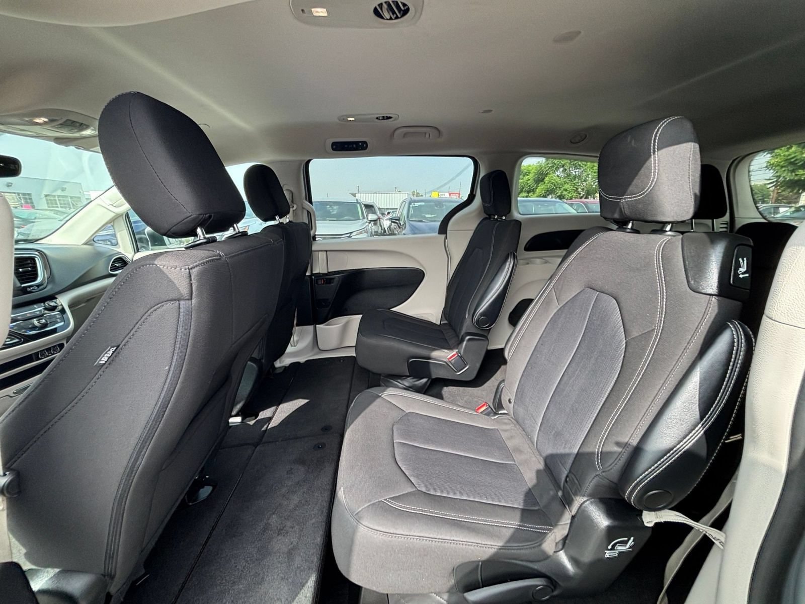 Thumbnail: 2023 Chrysler Voyager - 27
