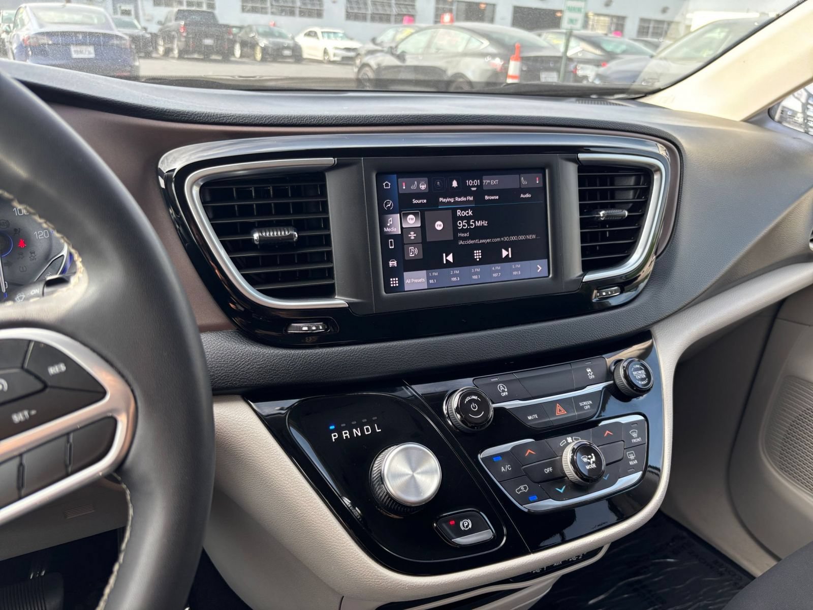 Thumbnail: 2023 Chrysler Voyager - 19