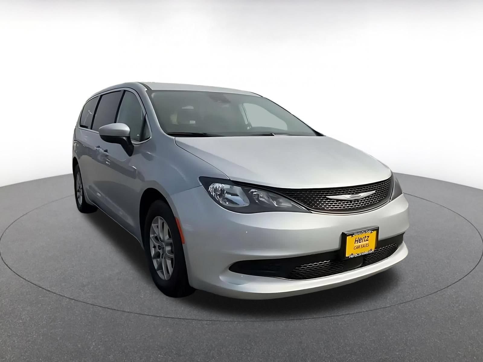 Thumbnail: 2023 Chrysler Voyager - 3