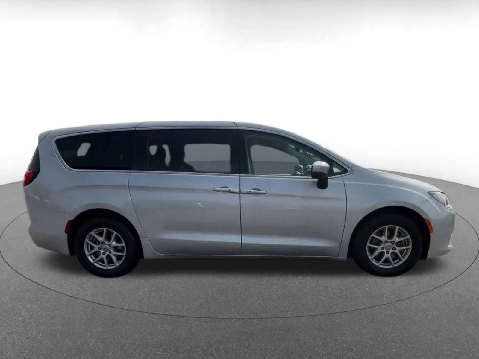 Thumbnail: 2023 Chrysler Voyager - 15