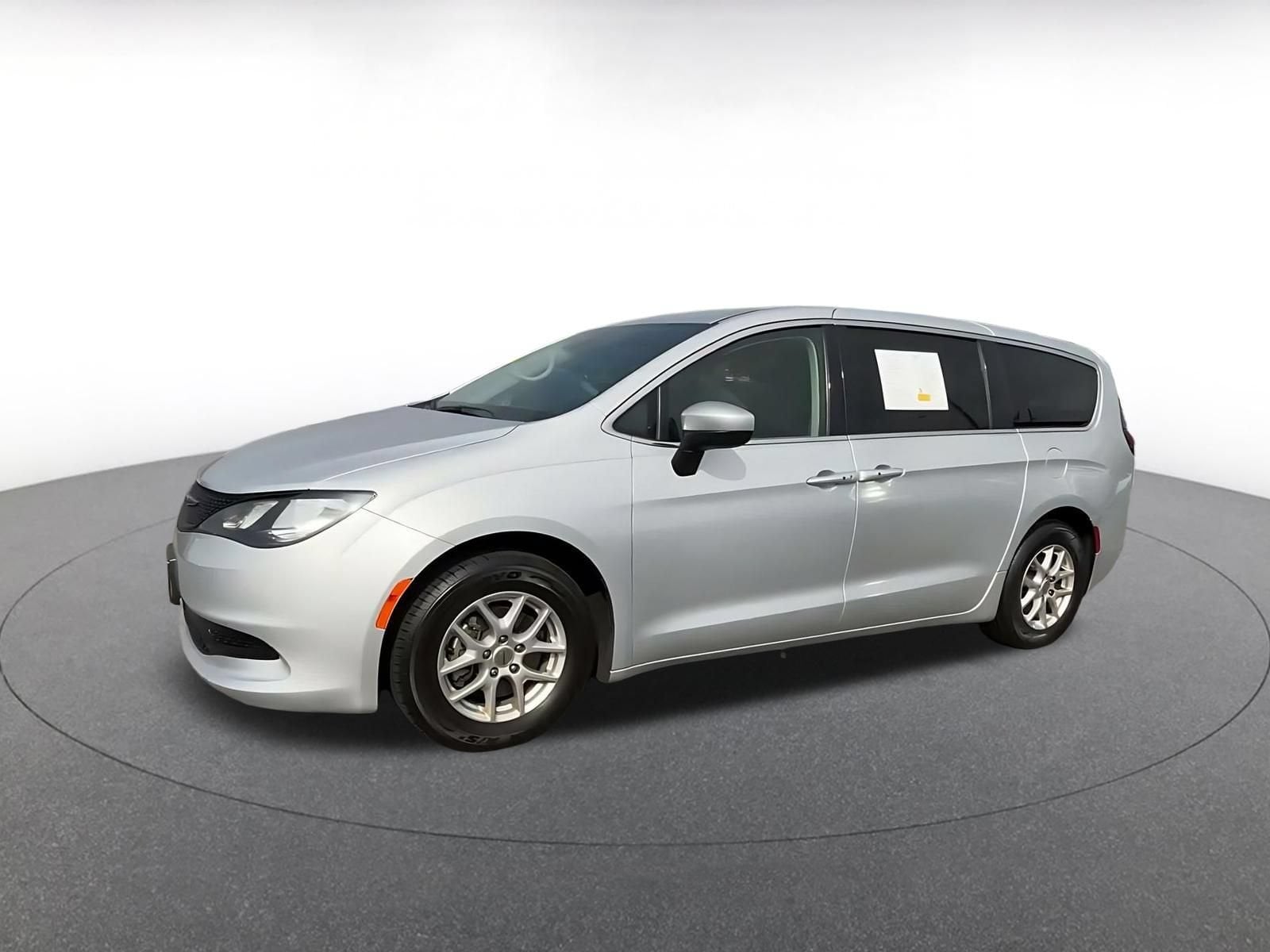 Thumbnail: 2023 Chrysler Voyager - 7
