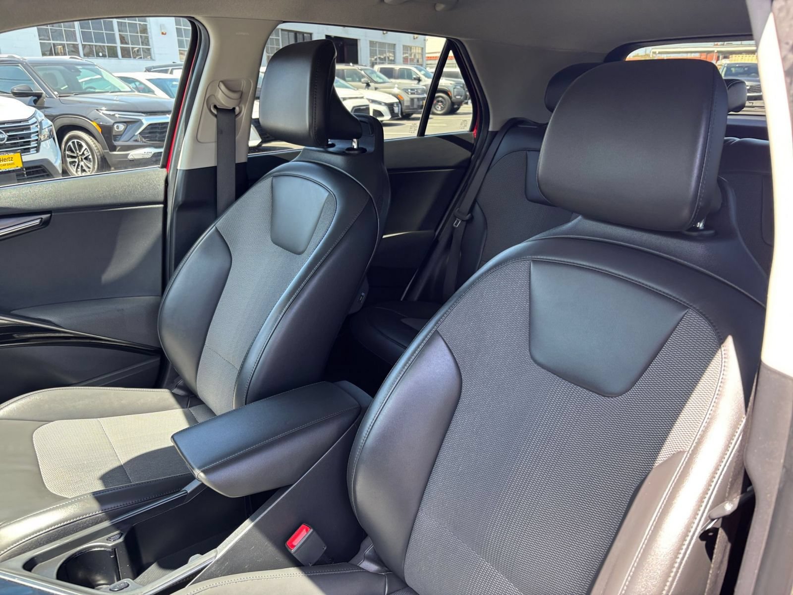 Thumbnail: 2023 Kia Niro - 32