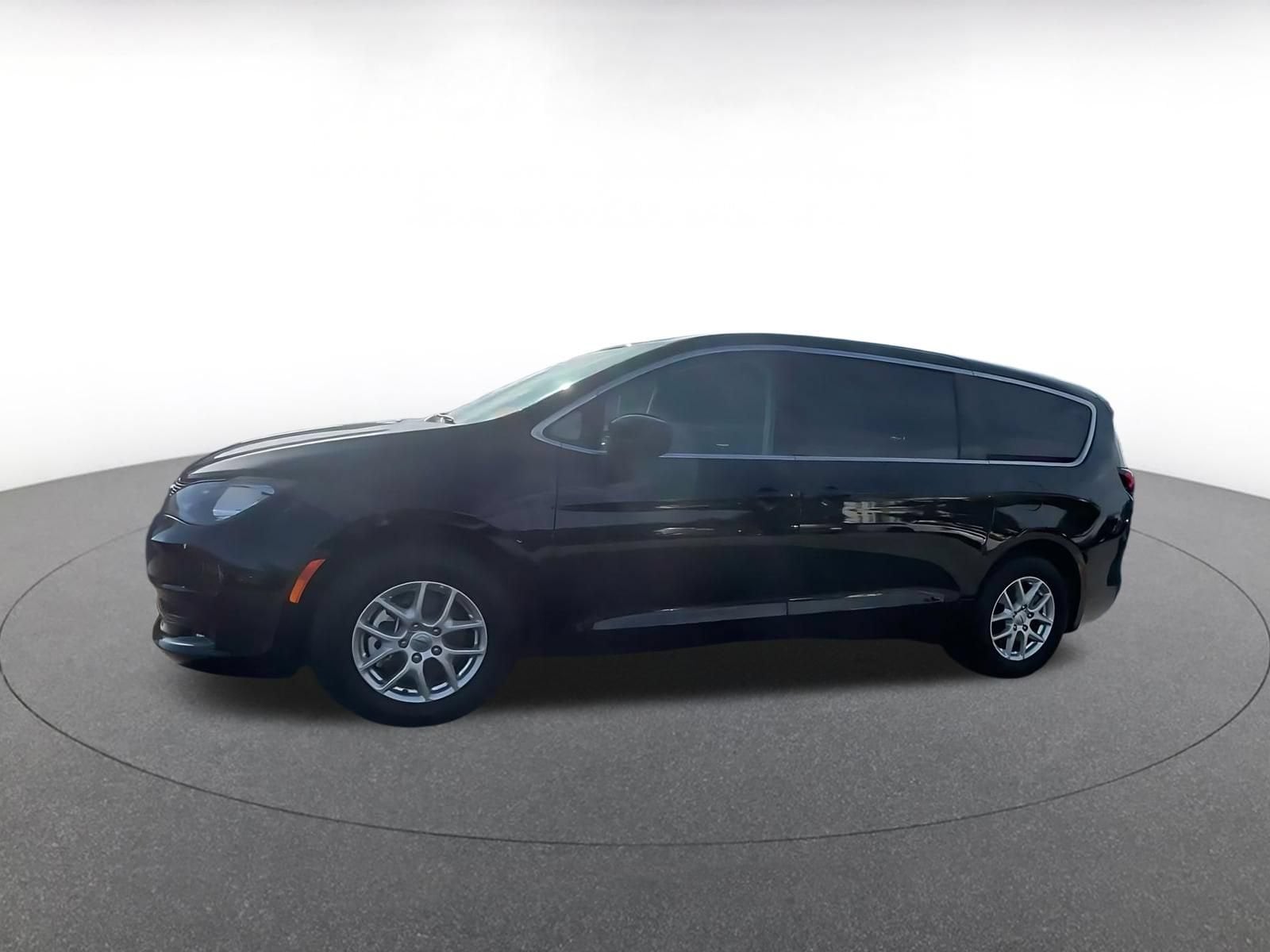 Thumbnail: 2024 Chrysler Voyager - 7