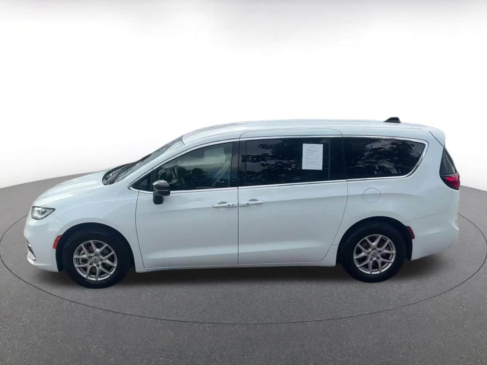Thumbnail: 2025 Chrysler Pacifica - 8