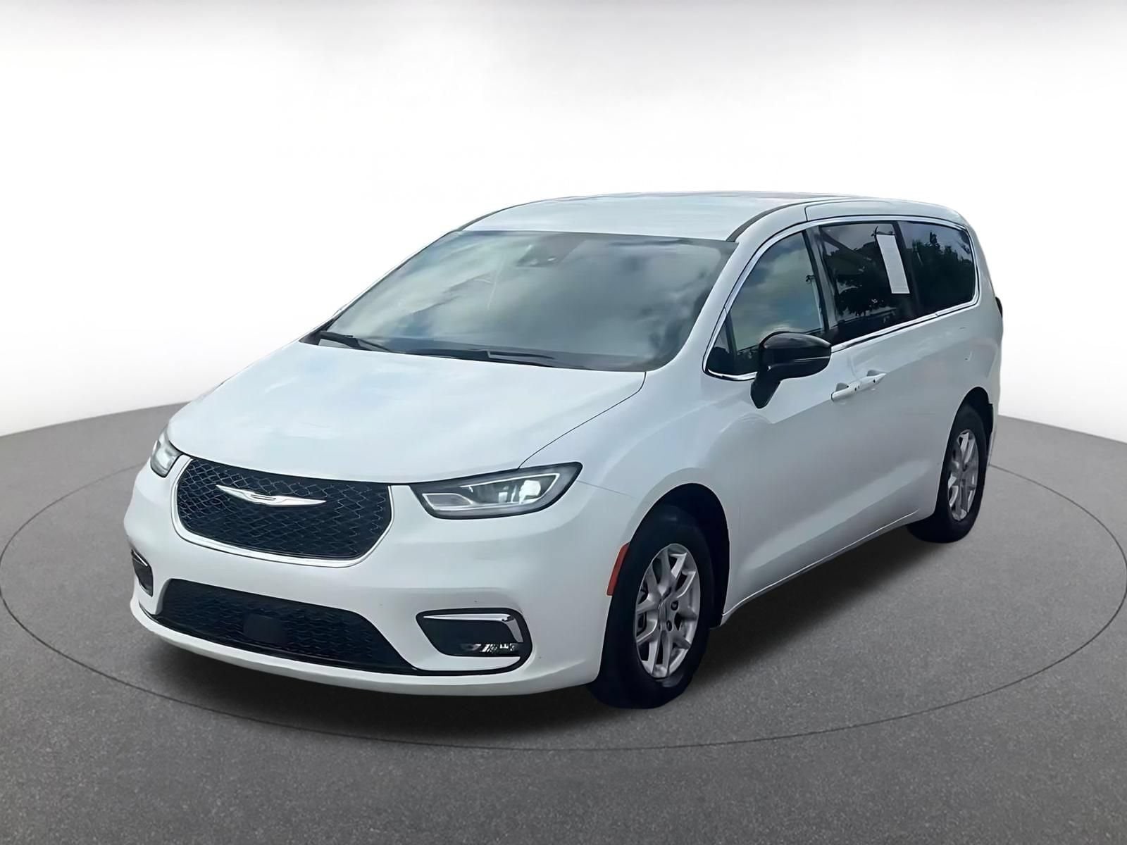 Thumbnail: 2025 Chrysler Pacifica - 6