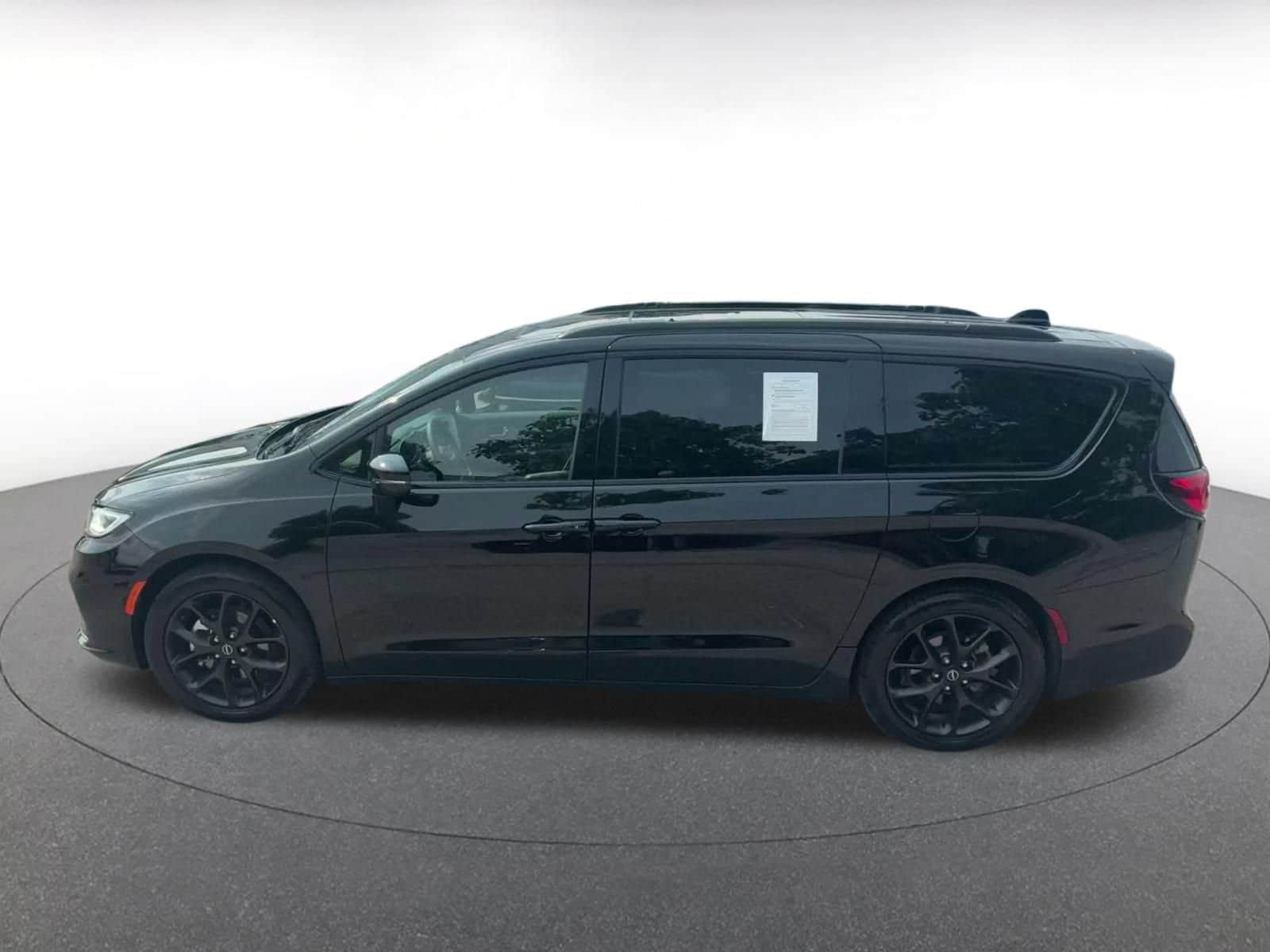 Thumbnail: 2025 Chrysler Pacifica - 8