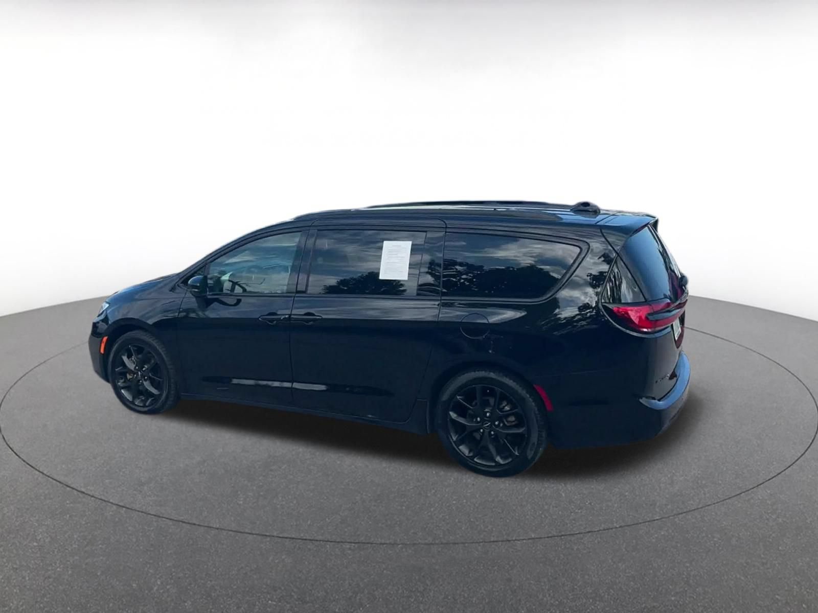 Thumbnail: 2025 Chrysler Pacifica - 9