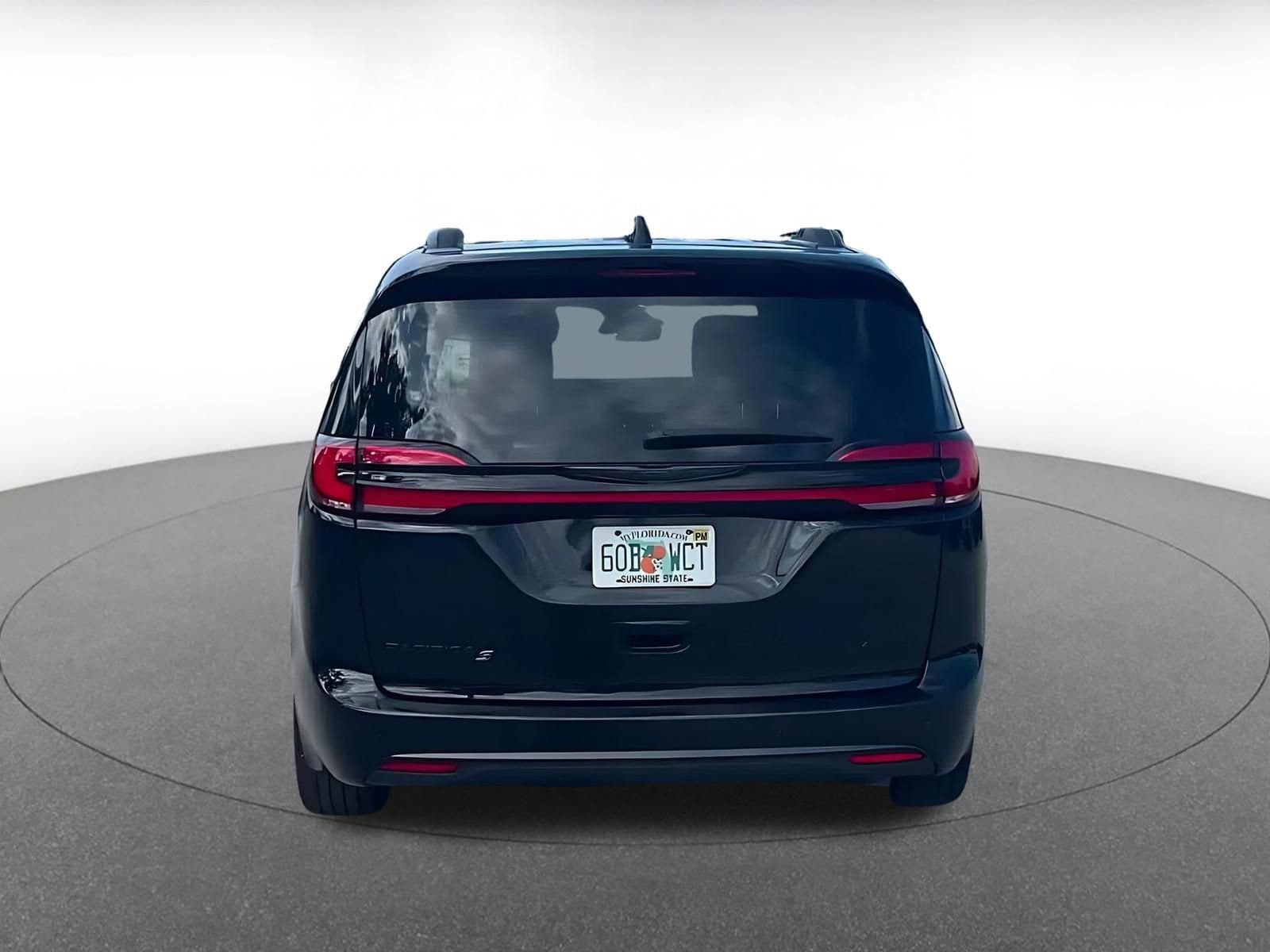 Thumbnail: 2025 Chrysler Pacifica - 12