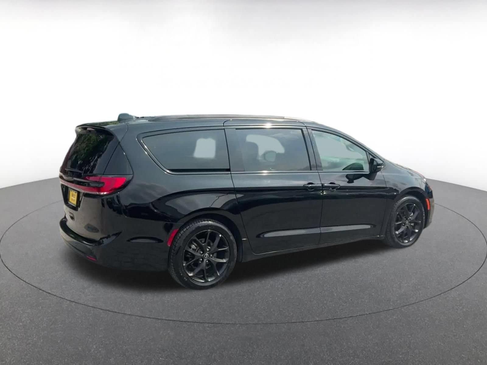 Thumbnail: 2025 Chrysler Pacifica - 14