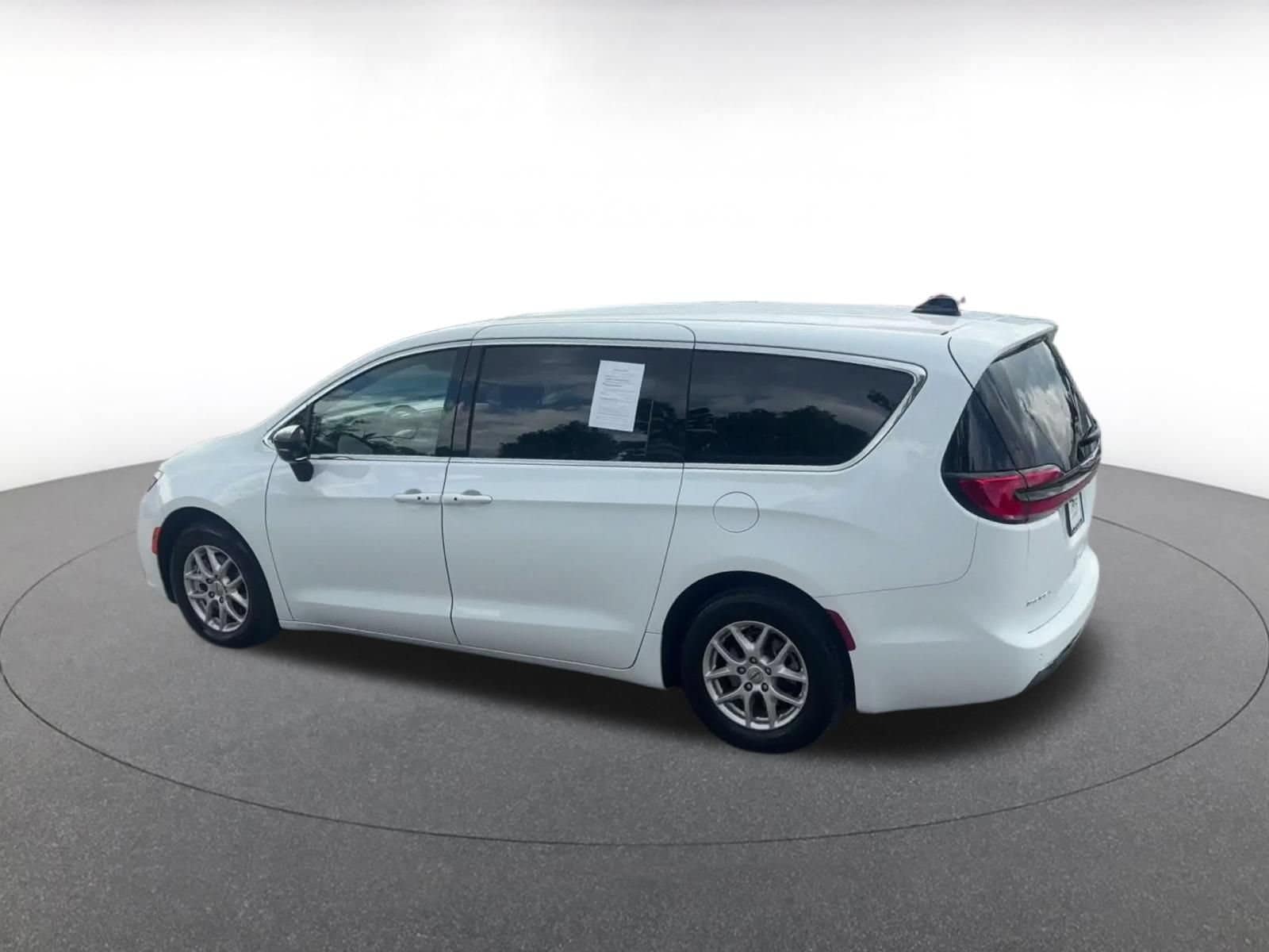 Thumbnail: 2025 Chrysler Pacifica - 9