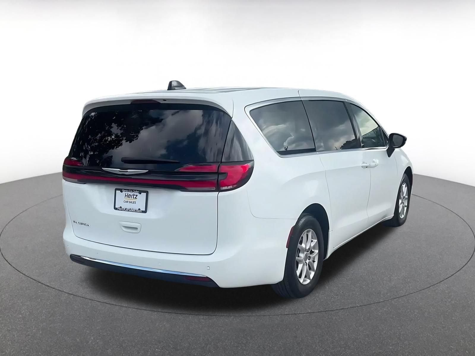 Thumbnail: 2025 Chrysler Pacifica - 13