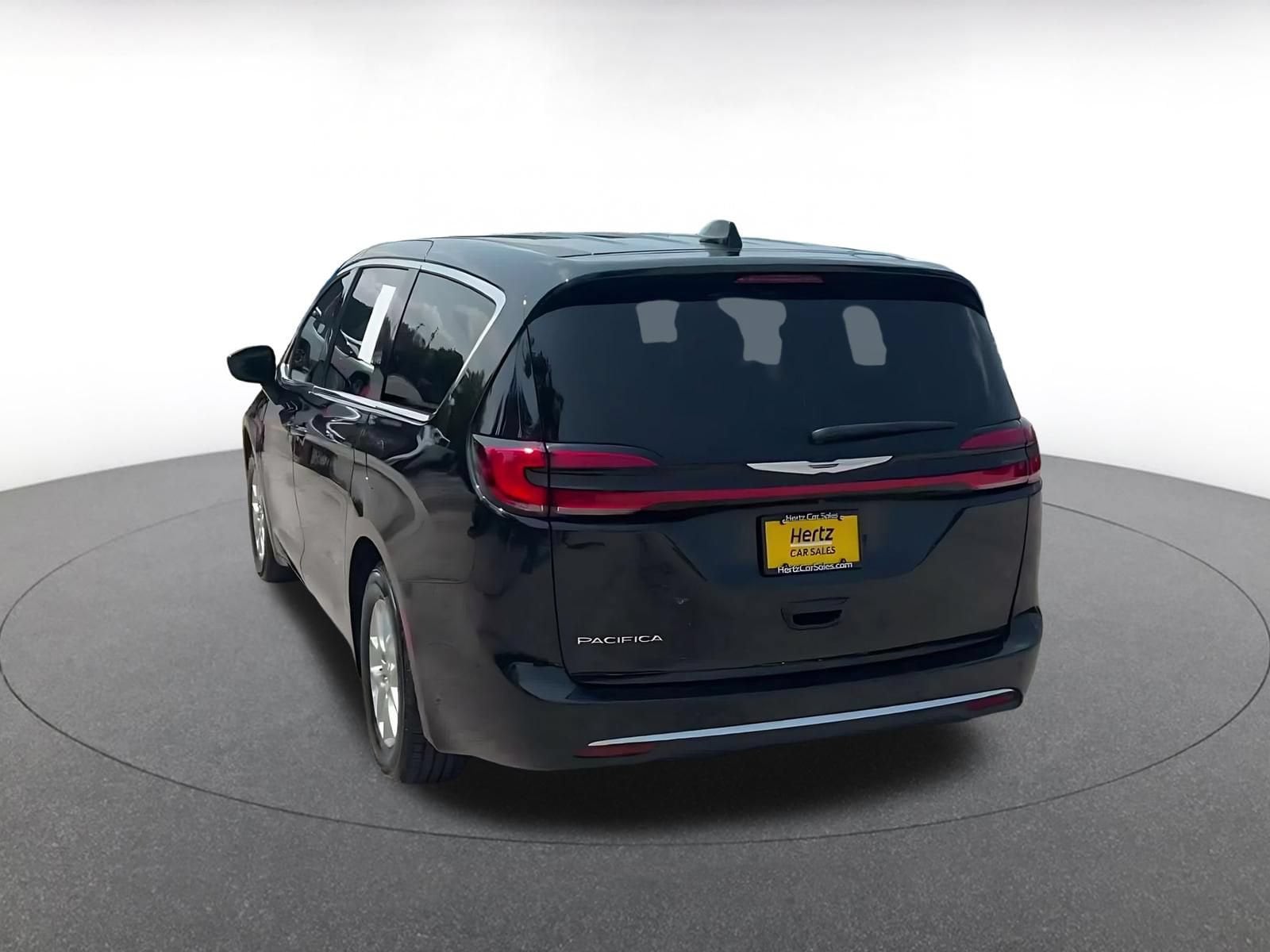 Thumbnail: 2024 Chrysler Pacifica - 10